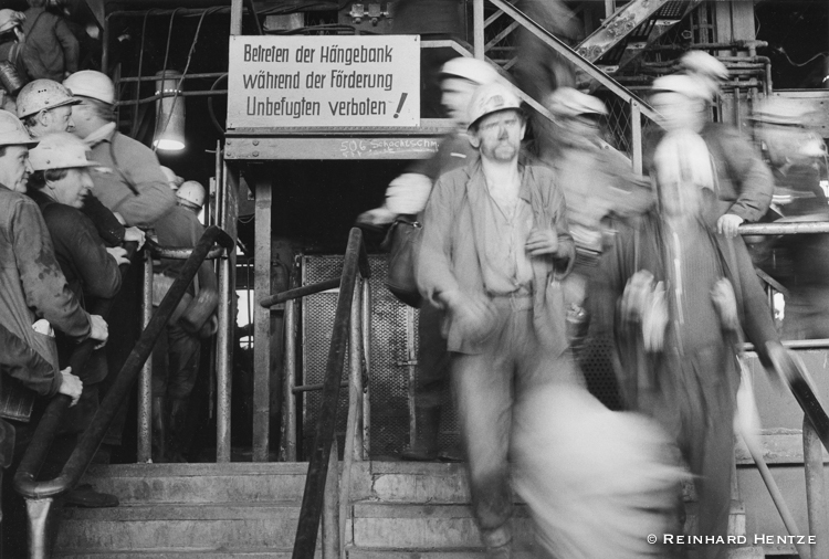 Reinhard Hentze, Halle (Saale), Kupferproduktion, Walzwerk Hettstedt, DDR, Mansfeld, 
                            Produktionsbedingungen, Konsumgterproduktion, Kupferhtte, Bergwerg, Schacht, Fotografie, Photography