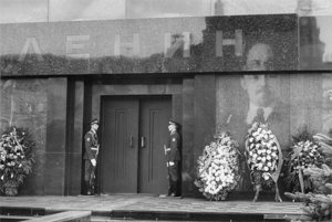 reinhard hentze, halle (saale), hochschule fr grafik und buchkunst leipzig, ddr-fotografie, 
wende, friedliche revolution, berliner mauer, grenzffnung, verfall, umbruch, widerstand, kinderheim, sozialismus, moskau, leningrad, amerika, u.s.a., wahlkampf, freie wahlen, infrarot-fotografie, museum moritzburg halle, altenpflege in der ddr, punker, christuskirche  halle, mansfeldkombinat eisleben, bad lauchstdt, wendedemos, ddr-aufstand, tansania, bildungsprojekt, ukalawa, design, karstadt, karl vlker, lochkamera, villa massimo, villa romana, arbeitsstipendium, kunststiftung sachsen-anhalt, stasi, staatssicherheit, auflsung stasi, ausstellung, zappendorf, leopoldina, goethe, theater, groformat-fotografie, architektur-fotografie, schwarz-weiss-fotografie, photography