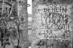 reinhard hentze, halle (saale), hochschule fr grafik und buchkunst leipzig, ddr-fotografie, 
wende, friedliche revolution, berliner mauer, grenzffnung, verfall, umbruch, widerstand, kinderheim, sozialismus, moskau, leningrad, amerika, u.s.a., wahlkampf, freie wahlen, infrarot-fotografie, museum moritzburg halle, altenpflege in der ddr, punker, christuskirche  halle, mansfeldkombinat eisleben, bad lauchstdt, wendedemos, ddr-aufstand, tansania, bildungsprojekt, ukalawa, design, karstadt, karl vlker, lochkamera, villa massimo, villa romana, arbeitsstipendium, kunststiftung sachsen-anhalt, stasi, staatssicherheit, auflsung stasi, ausstellung, zappendorf, leopoldina, goethe, theater, groformat-fotografie, architektur-fotografie, schwarz-weiss-fotografie, photography