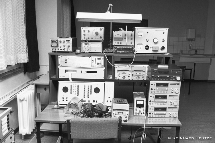 Reinhard Hentze, Halle (Saale), DDR, Fotografie, Photography, BEZIRKSVERWALTUNGSBEHRDE HALLE DES MINISTERIUMS FR STAATSSICHERHEIT
                  Halle (Saale), Gimritzer Damm | Beginn der Auflsung im Januar 1990